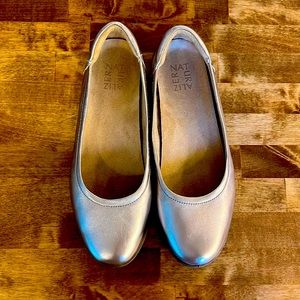 Naturalized Soft Gold Flats